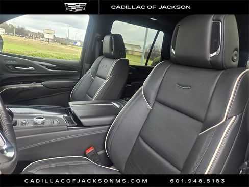 Used 2024 Cadillac Escalade Sport image 11