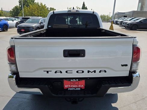 Used 2023 Toyota Tacoma TRD Off-Road w/ Black Out Package (TMS) AWD/4WD image 4