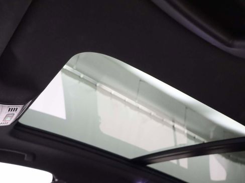 Used 2022 Volkswagen Tiguan SE R-Line image 18