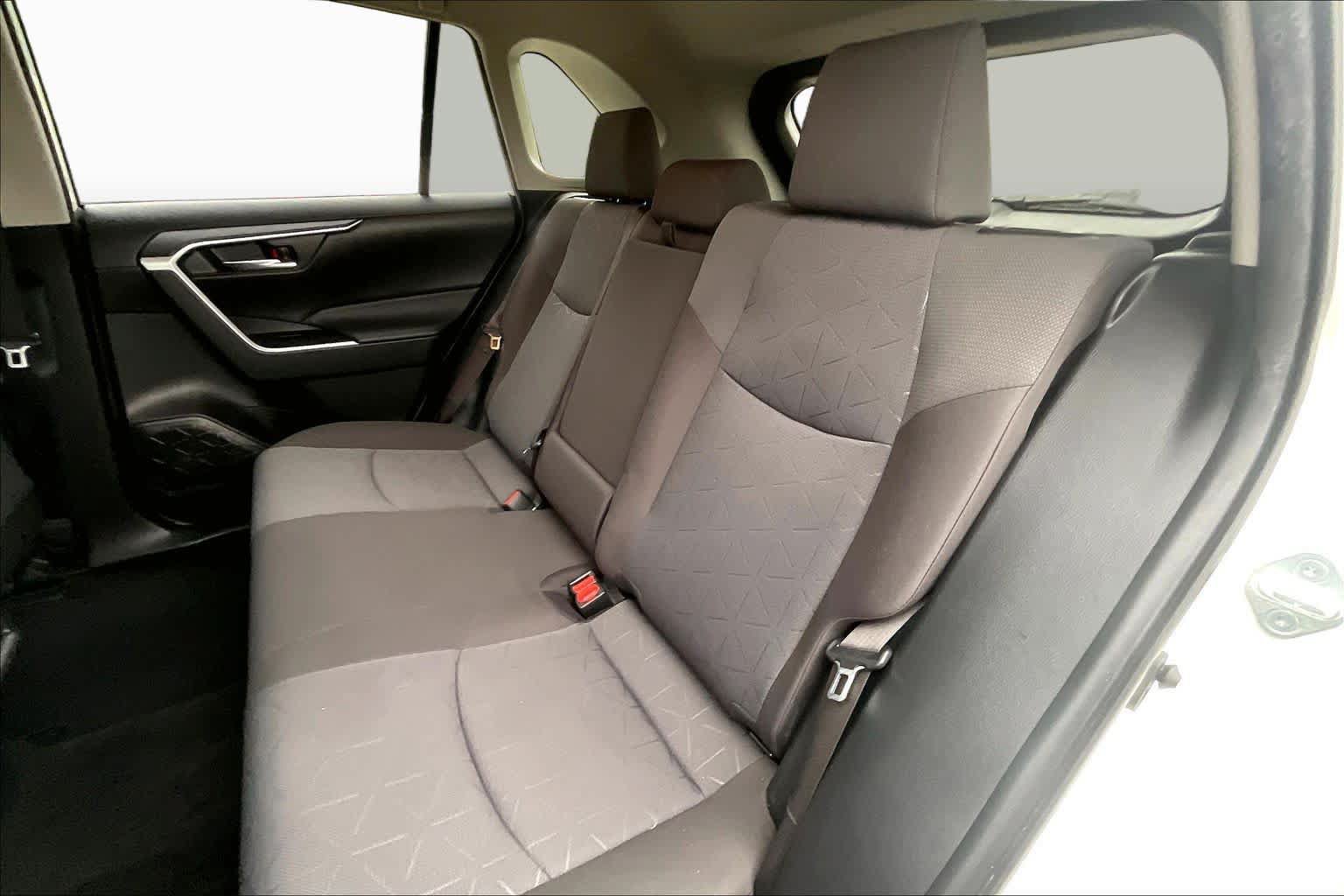 Used 2020 Toyota RAV4 XLE w/ Convenience Package FWD image 20