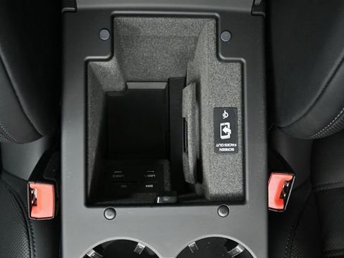 Used 2026 Porsche Macan image 24