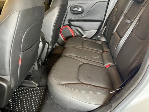 Used 2017 Jeep Renegade Trailhawk w/ Premium Trailhawk Package image 20