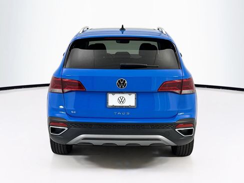 Used 2023 Volkswagen Taos SE w/ Panoramic Sunroof Package FWD image 6