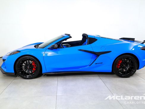 Used 2024 Chevrolet Corvette Z06 RWD image 6