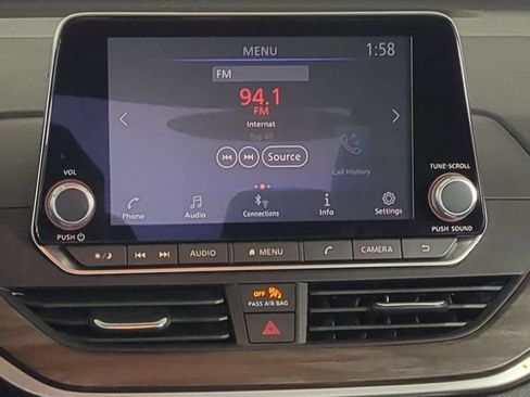 Used 2025 Nissan Altima 2.5 SV FWD image 19