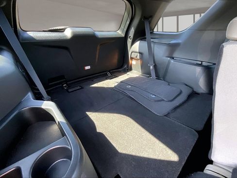 Used 2018 Ford Explorer XLT w/ Equipment Group 201A FWD image 26