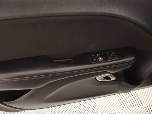 Used 2016 Dodge Challenger SXT RWD image 12