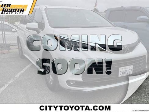 Certified 2026 Toyota Sienna XLE FWD image 1