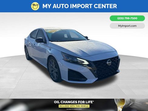 Used 2023 Nissan Altima 2.0 SR image 1