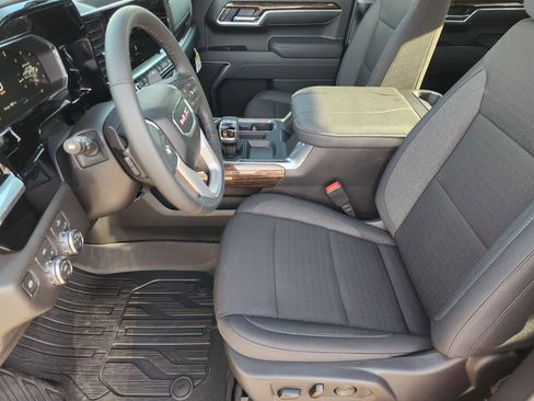 New 2026 GMC Sierra 1500 Elevation image 16