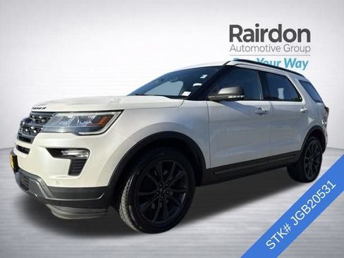 Used 2018 Ford Explorer XLT w/ XLT Appearance Package AWD/4WD image 3