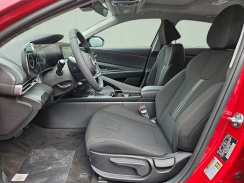 Certified 2025 Hyundai Elantra SEL FWD image 3