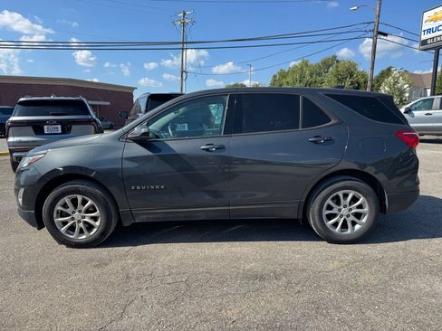 Used 2019 Chevrolet Equinox LS w/ LS Convenience Package AWD/4WD image 3