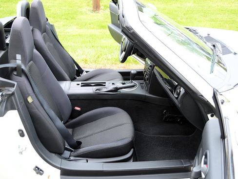 Used 2008 MAZDA MX-5 Miata Sport RWD image 15