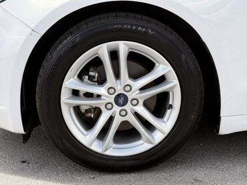 Used 2018 Ford Fusion SE w/ Equipment Group 602A FWD image 10