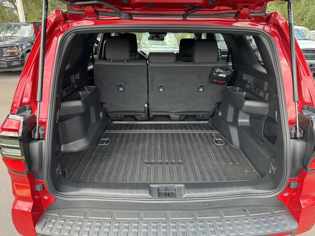 Used 2025 Toyota 4Runner SR5 AWD/4WD image 8