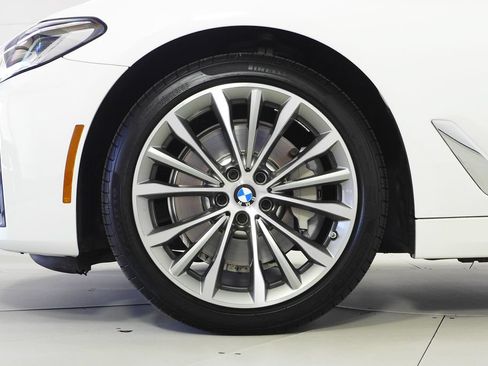 Used 2023 BMW 530i w/ Convenience Package RWD image 5