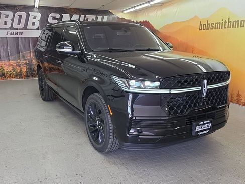 Used 2025 Lincoln Navigator L Reserve w/ Jet Appearance Package AWD/4WD image 1