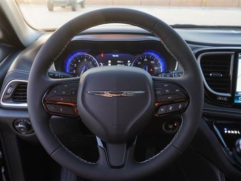 New 2026 Chrysler Pacifica Limited image 27