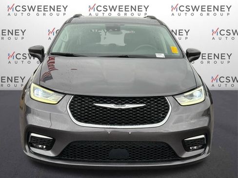 Used 2022 Chrysler Pacifica Touring-L image 9