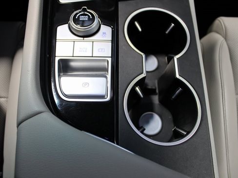 Used 2023 Genesis G70 2.0T image 33