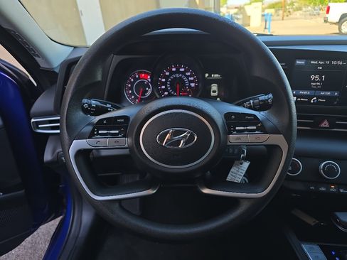 Used 2023 Hyundai Elantra SE image 12
