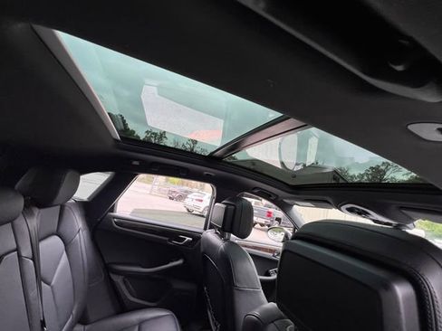 Used 2023 Porsche Macan S AWD/4WD image 30