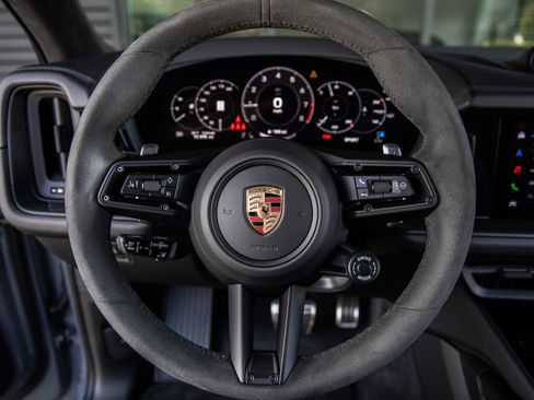 Certified 2026 Porsche Cayenne GTS AWD/4WD image 29