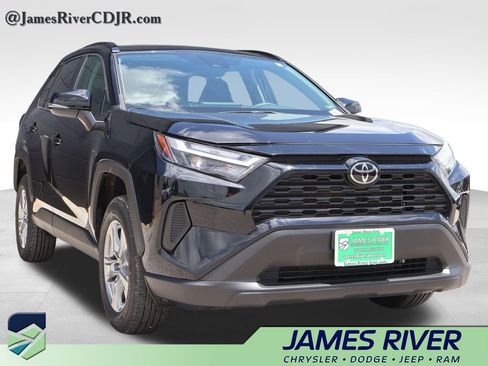 Used 2025 Toyota RAV4 XLE AWD/4WD image 6