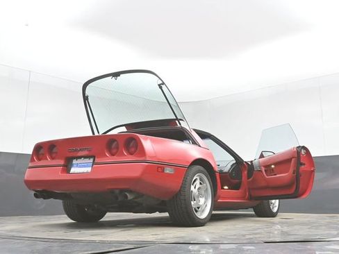 Used 1990 Chevrolet Corvette Coupe RWD image 50