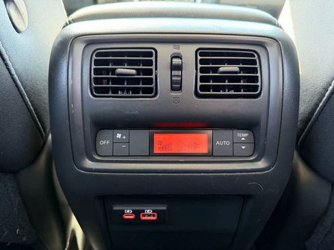 Used 2020 Nissan Pathfinder SV image 19