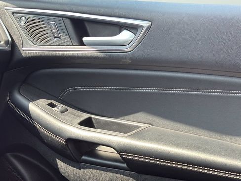 Used 2023 Ford Edge Titanium AWD/4WD image 23