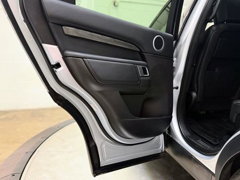 Used 2017 Land Rover Discovery HSE Luxury image 17