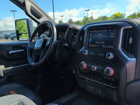 Used 2022 GMC Sierra 2500 AT4 w/ AT4 Preferred Package AWD/4WD image 10