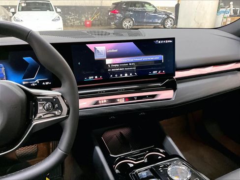 Used 2024 BMW i5 eDrive40i w/ Executive Package RWD image 9