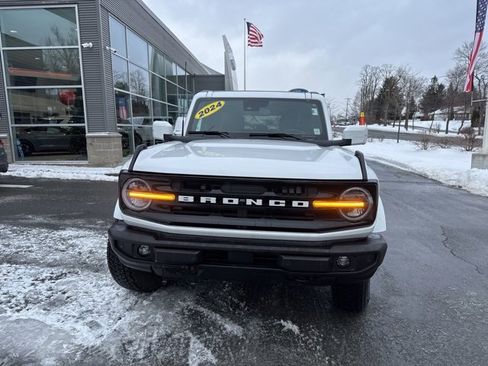 Used 2024 Ford Bronco Outer Banks image 3