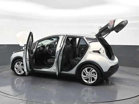 Used 2023 Chevrolet Bolt LT FWD image 30