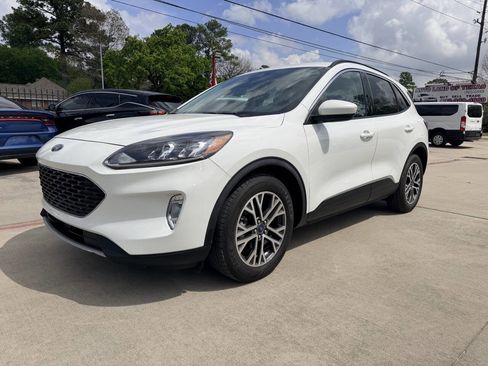 Used 2020 Ford Escape SEL image 3