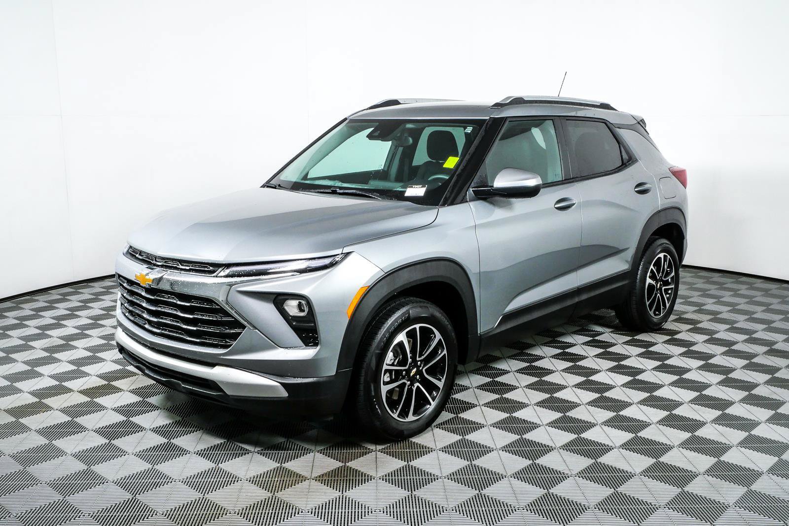 Used 2025 Chevrolet TrailBlazer LT AWD/4WD image 24