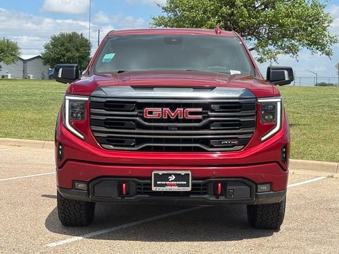Used 2024 GMC Sierra 1500 AT4 w/ Technology Package AWD/4WD image 3