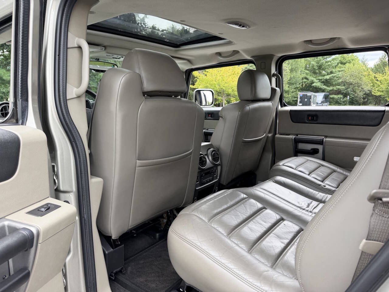Used 2003 HUMMER H2 w/ Preferred Equipment Group AWD/4WD image 32