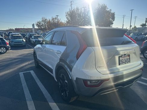 Used 2023 Kia Niro Wave image 3