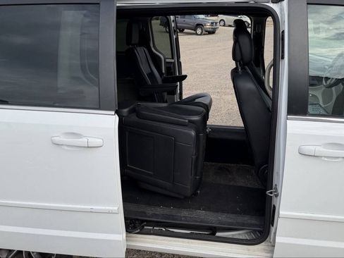 Used 2017 Dodge Grand Caravan SXT FWD image 24