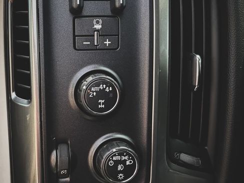 Used 2018 Chevrolet Silverado 1500 LT w/ All Star Edition AWD/4WD image 6