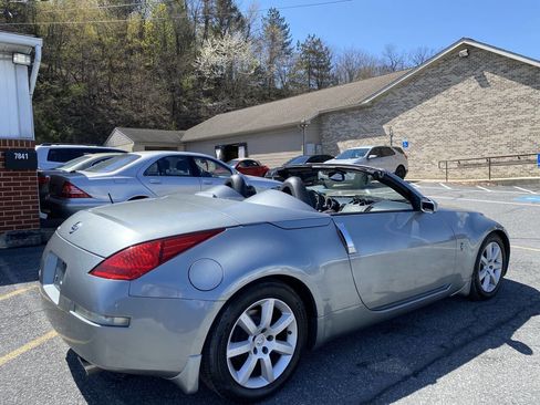 Used 2005 Nissan 350Z Touring image 13
