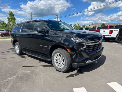 Used 2022 Chevrolet Suburban LT AWD/4WD image 7