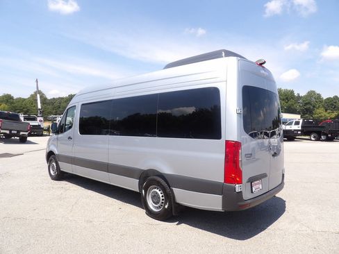 Used 2025 Mercedes-Benz Sprinter 2500 image 4