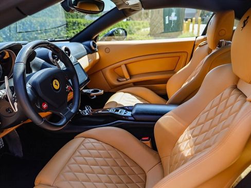 Used 2014 Ferrari California RWD image 24