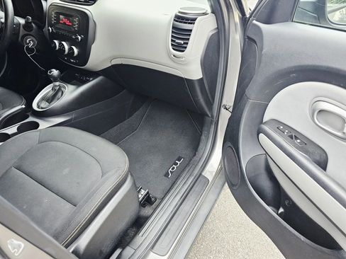 Used 2014 Kia Soul + image 11