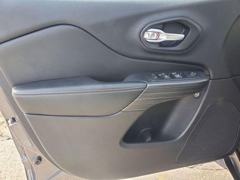 Used 2016 Jeep Cherokee Limited AWD/4WD image 12